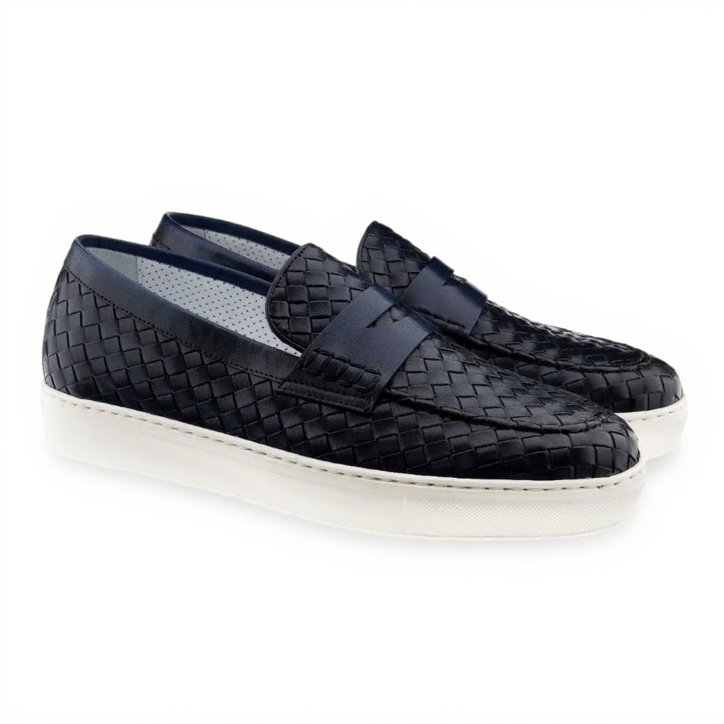 Detalle de los materiales (BLOK, piel, napa) y la construcción artesanal de los CALCE slip-on azul.